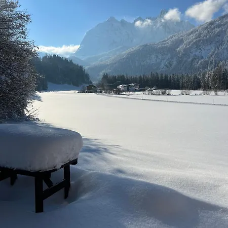 Horská chata Cosy With Garden, Fire Pit & Stunning Views
